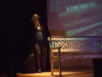 http://webs.ono.com/teatrodelmatadero/DinoPT%20(11).jpg
